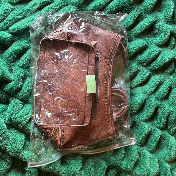 New NWT American darling purse with teal accent and hand tooling. - Picture 12 of 13